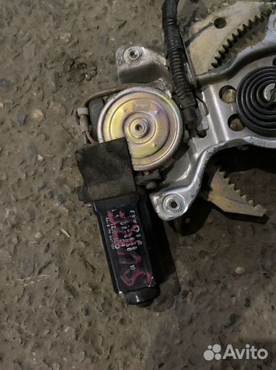 Стеклоподьемник Toyota Hilux Surf 130