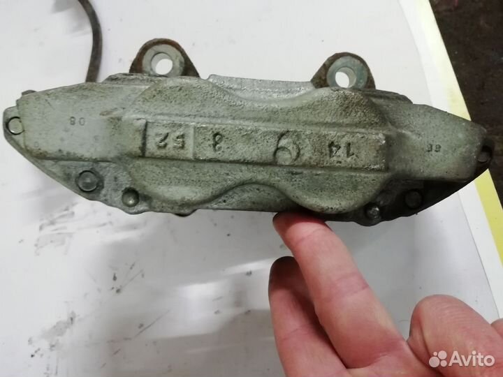 Супорта передние Toyota Fortuner 2 Hilux 8