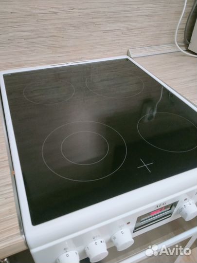 Электрическая плита с духовкой