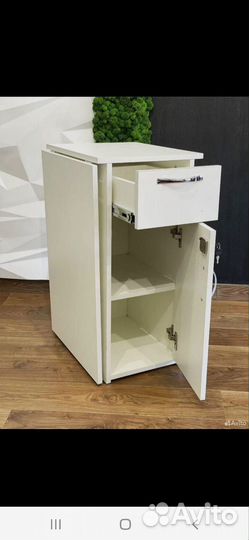 Маникюрный стол