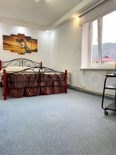 2-к. квартира, 42 м², 3/3 эт.