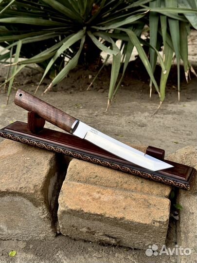 Нож Танто на подставке