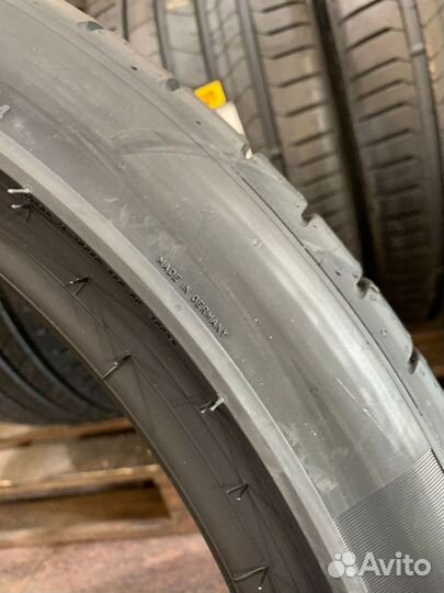 Pirelli P Zero Sports CAR 315/30 R22 и 295/35 R21 108Y