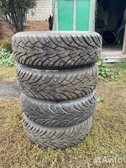 Royal Black Royal Stud 195/65 R15