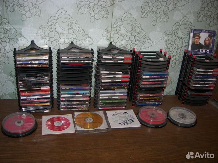 Диски MP3 DVD Видеокасеты