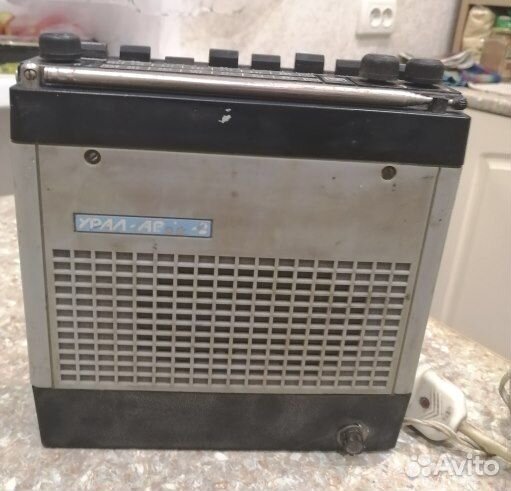 Радиоприемник СССР урал-авто-2