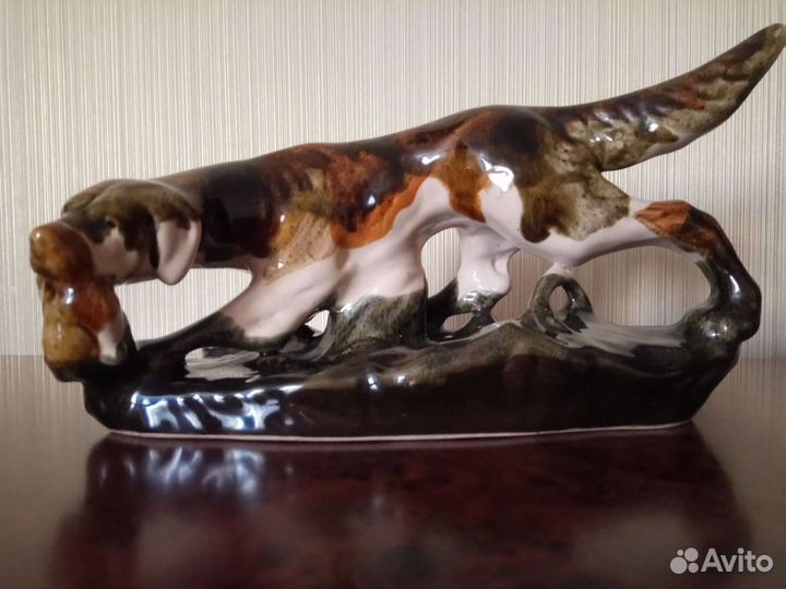 Васильковская майолика. Охотничья собака с дичью