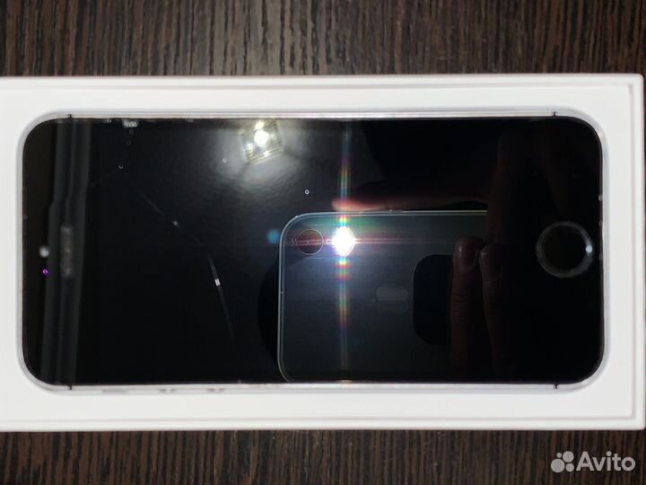 iPhone SE, 128 ГБ
