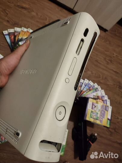 Xbox 360+Freeboot+320Gb+38Игр+1Бесп.Орг.Гейпад