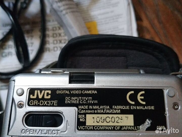 Видеокамера JVC GR-DX37