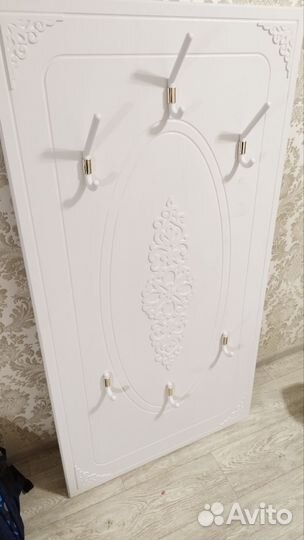 Вешалка в прихожую белая