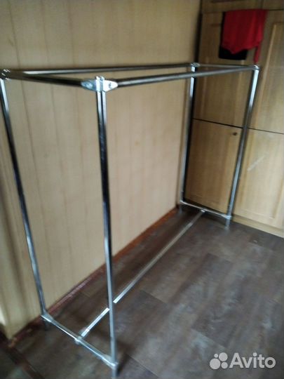 Вешалка для одежды напольная металлическая