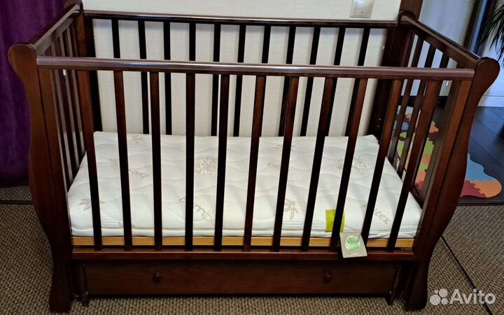 Детская кроватка с универсальным маятником+матрас