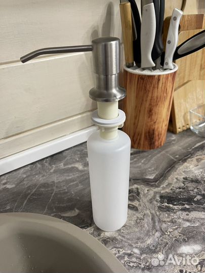 Дозатор для жидкого мыла
