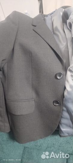 Новый костюм школьный + жилет в подарок