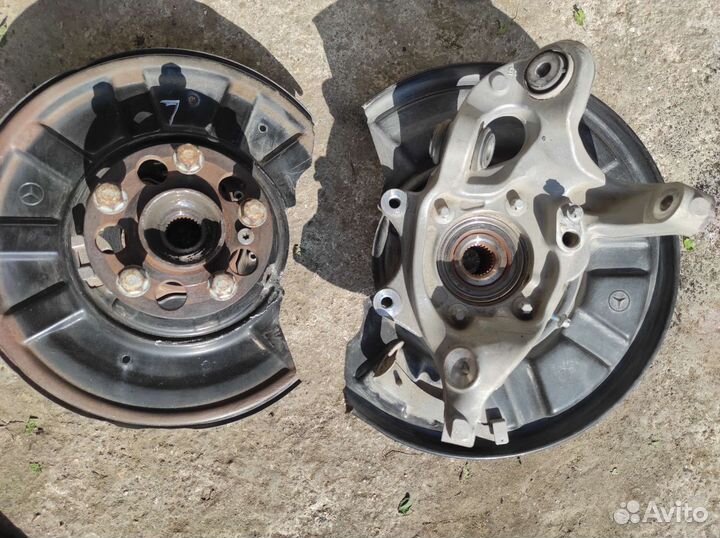 Поворотный кулак передний в сборе Mercedes w212