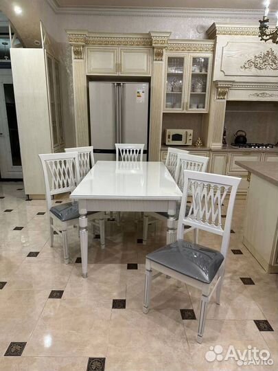 Кухонные столы и стулья