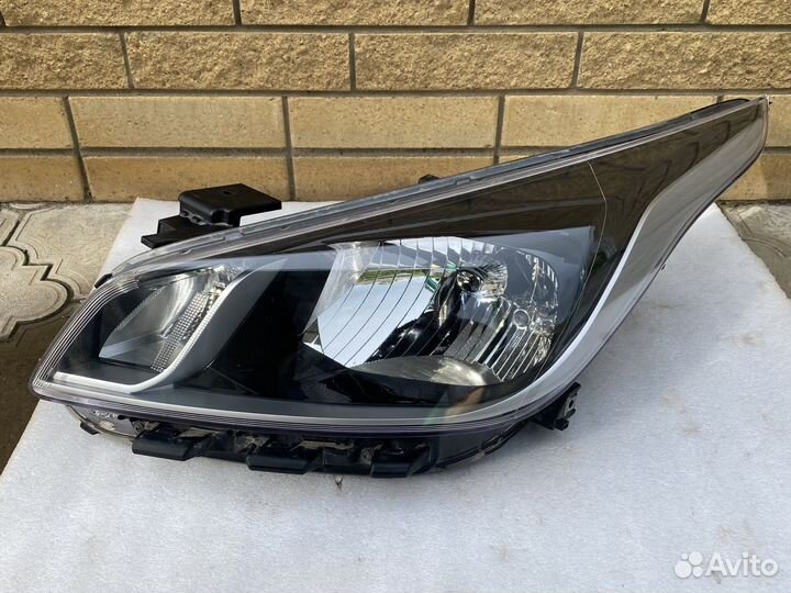 Фара левая оригинал KIA Rio 4 галоген
