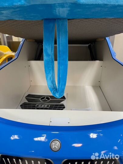 Детская кровать машина