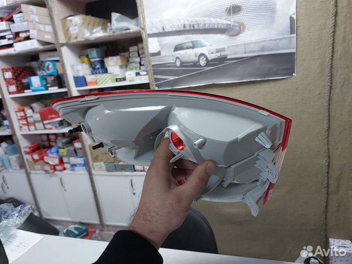 Фонарь задний R skoda - octavia Hella 2SK011053101