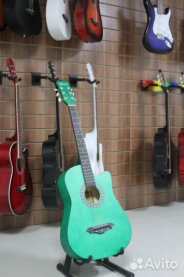 Шестиструнная акустическая гитара