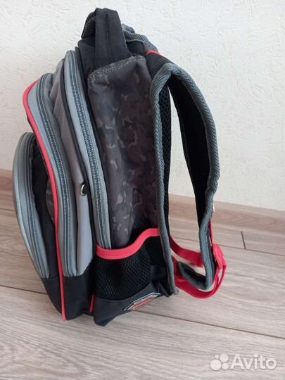 Портфель рюкзак школьный