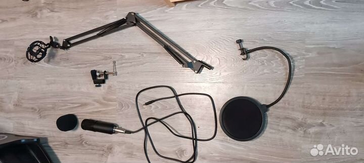 Студийный микрофон