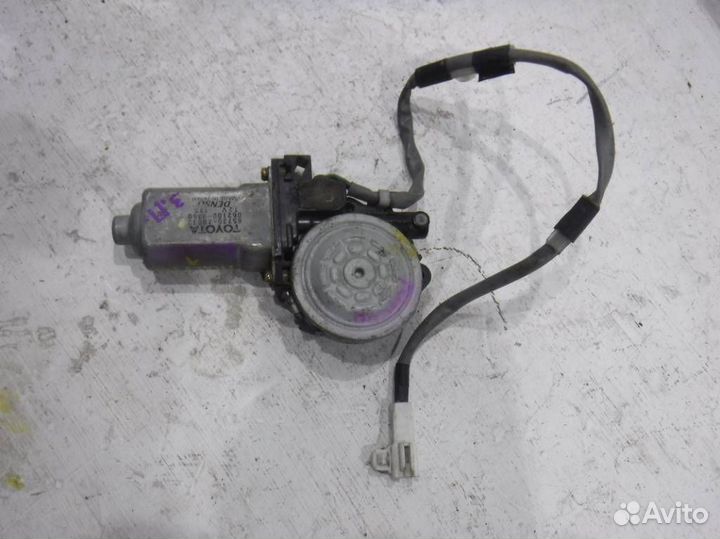 Моторчик заднего правого стеклоподъемника