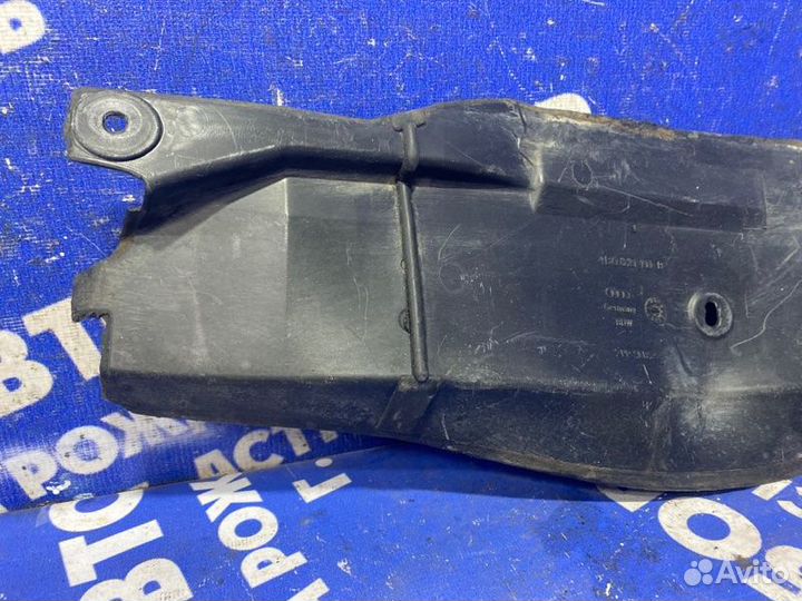 Пыльник крыла Audi A6C5 седан 2000