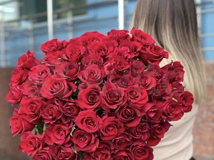Цветы. 51 роза (50-60см) с доставкой в Челябинске