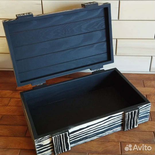 Ящик с крышкой из дерева для подарка