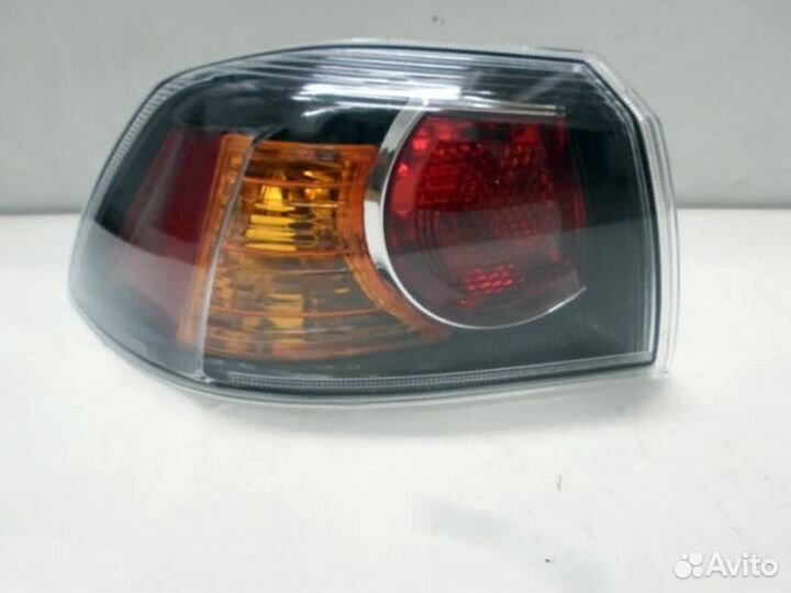 Фонарь задний левый внутренний Митсубиси Лансер 10