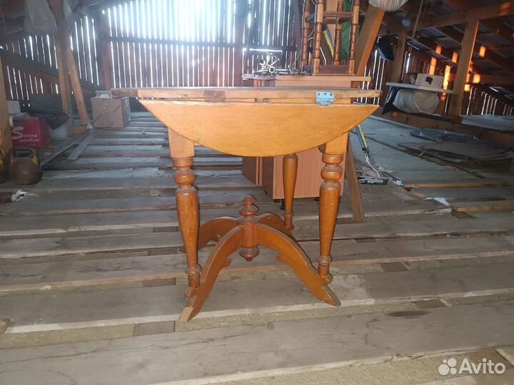 Старинный стол