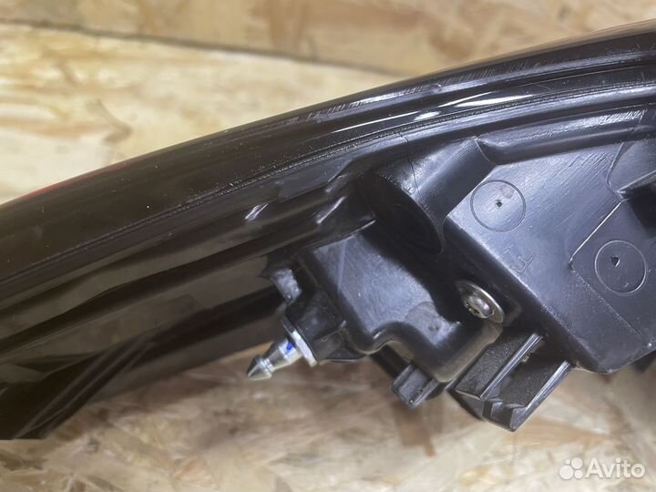 Фонарь задний левый внешний LED Toyota Corolla 210