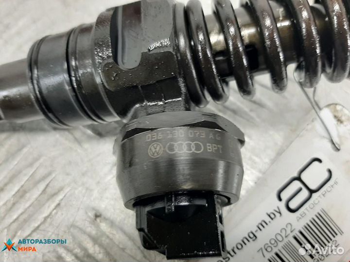 Форсунка Volkswagen Polo 4 2004 038130073AG