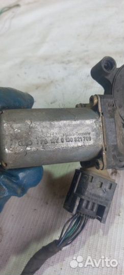 Моторчик стеклоподъемника передний правый