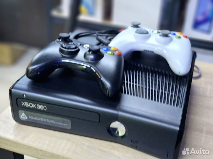 Xbox 360 Slim с играми / 2 джойстика