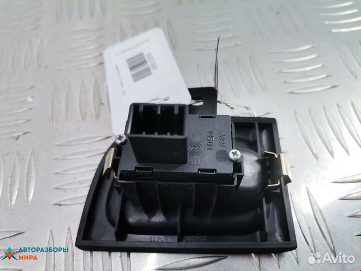 Кнопка стеклоподъемника Maserati Quattroporte 5