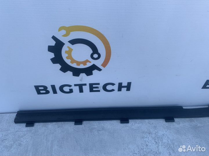 Уплотнитель капота Mercedes E W212 A2128870298