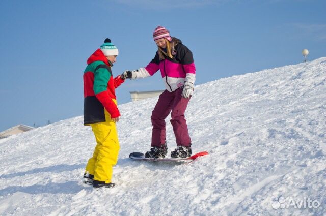 Инструктор по горным лыжам и сноуборду