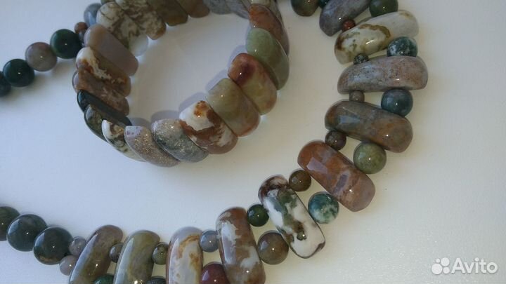 Женское украшение из натуральных камней