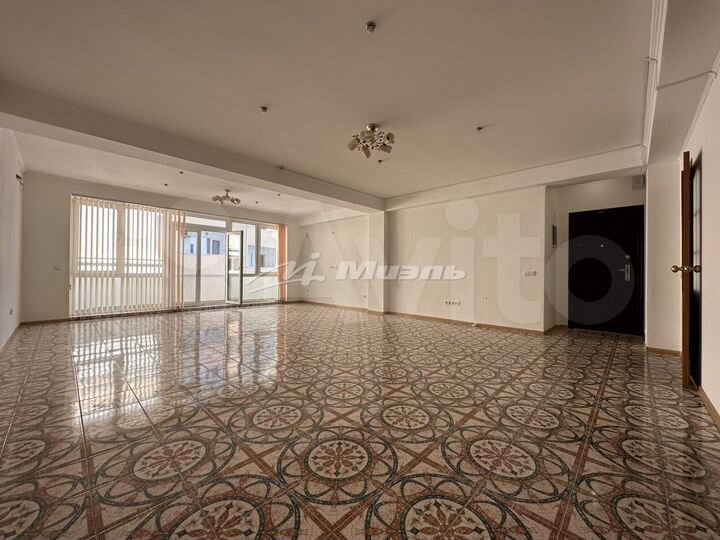 2-к. квартира, 67,6 м², 2/8 эт.