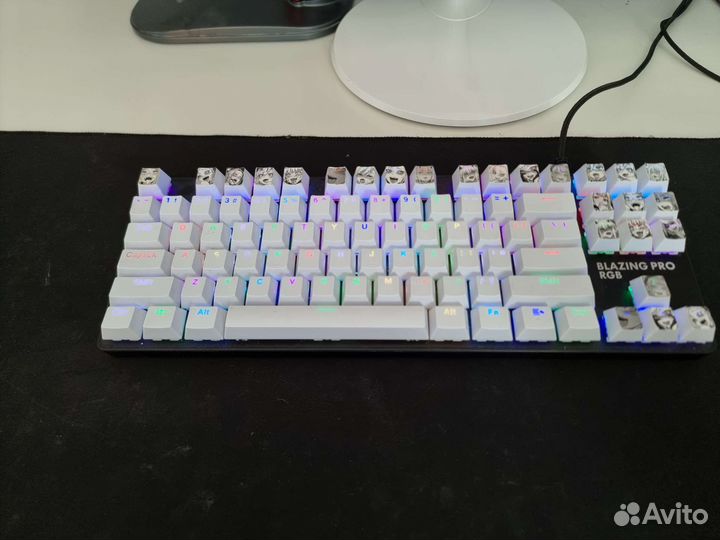 Мощный игровой компьютер с монитором
