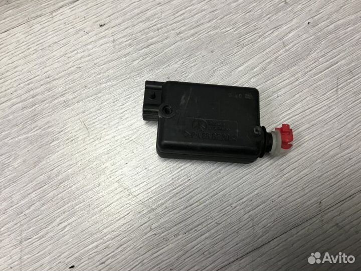 Моторчик открытия, закрытия крышки багажника