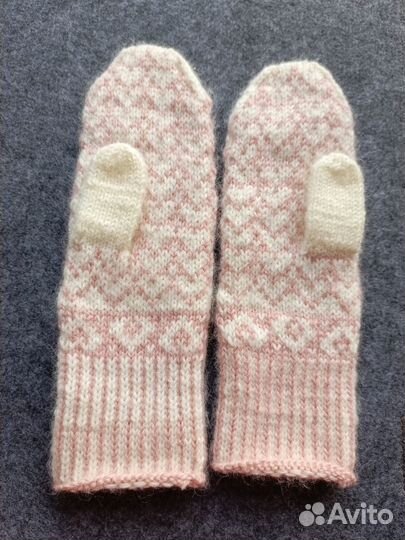 Варежки вязаные женские