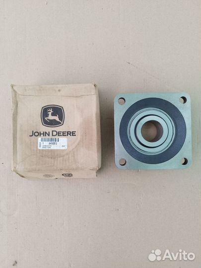 John Deere AH160613 подшип. c корпусом (AXE42868)