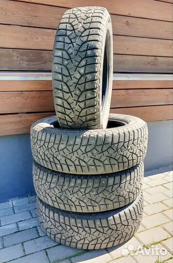 Bridgestone Blizzak Spike-02 215/60 R17 100T
