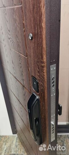Дверь входная с электронным замком