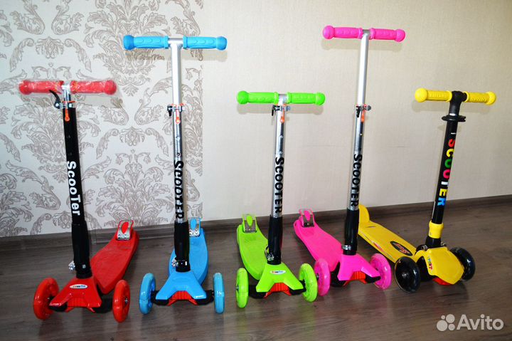 Самокат 3-7 лет с LED колесами и складной ручкой