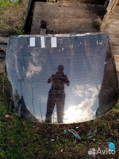 Заднее стекло Audi 80 б4